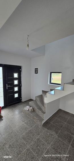 Casă cu 5 camere cu Teren 1000 Mp în Mihai Eminescu