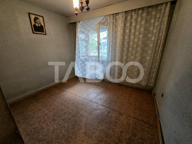 Apartament decomandat 4 camere 4 balcoane 2 bai etaj 1 Central Sibiu - 16
