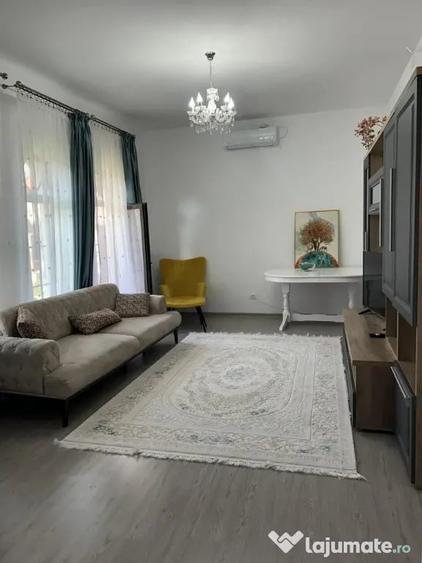 Casă cu 3 camere cu Teren 400 Mp în Central