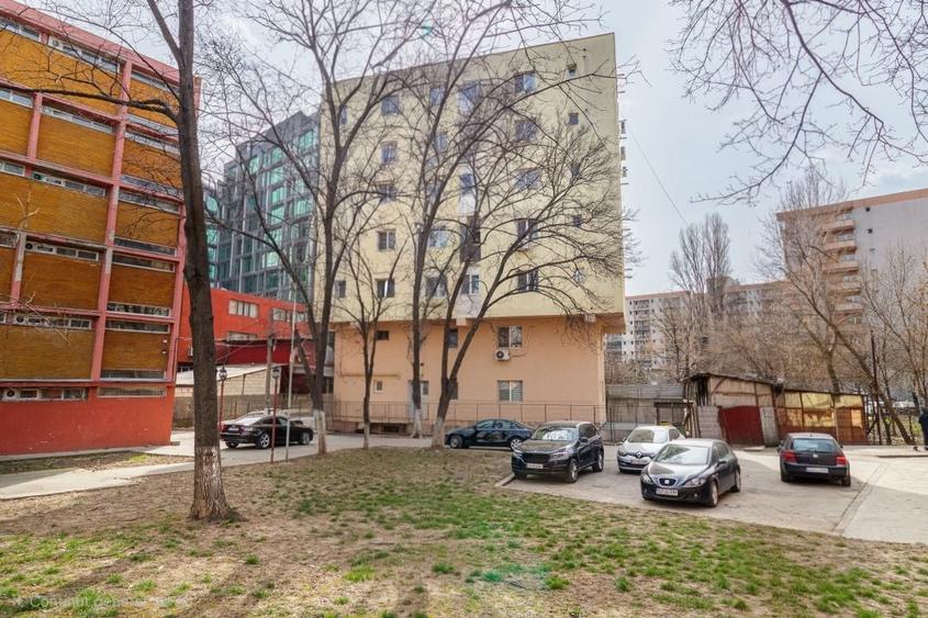 Apartament cu 3 camere semidecomandat în Regie