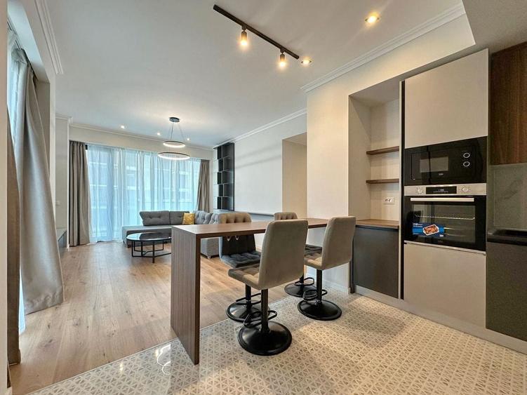 Apartament cu 3 camere decomandat, mobilat în Central