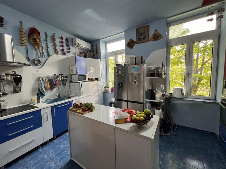 Apartament cu 4 camere decomandat, mobilat în Central — fotografia 1