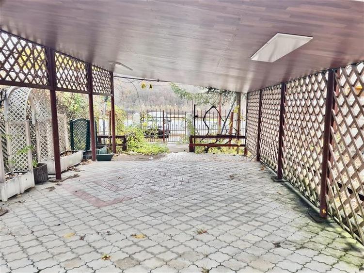 Casă cu 4 camere cu Teren 4500 Mp în Schitu Duca