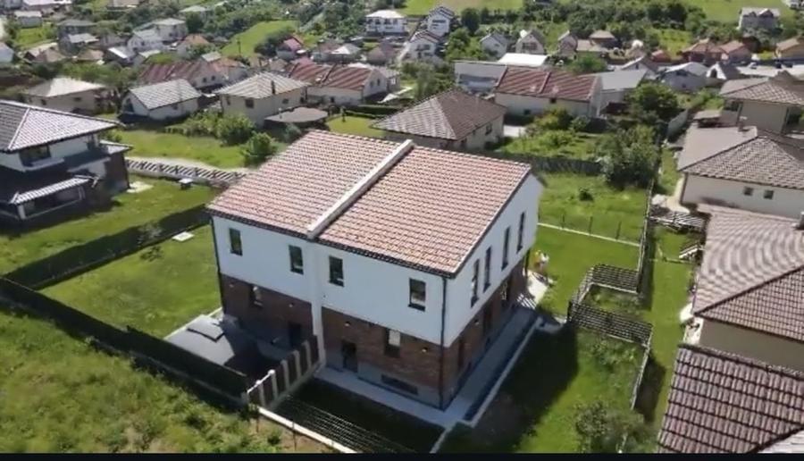 Casă cu 4 camere în Dezmir