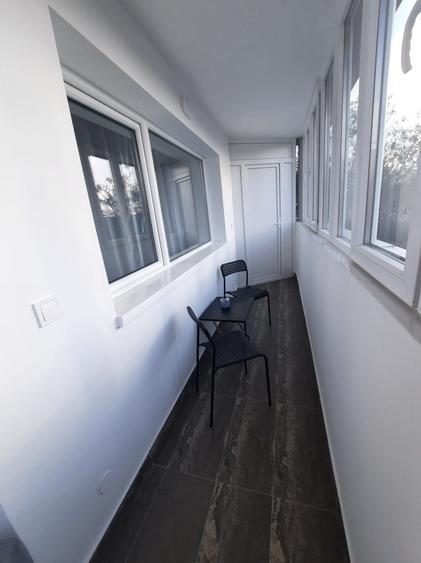 Apartament cu 3 camere decomandat în Exterior Vest