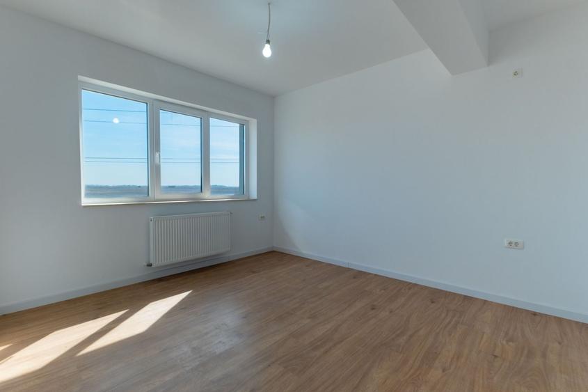 Apartament cu 3 camere semidecomandat în Metalurgiei