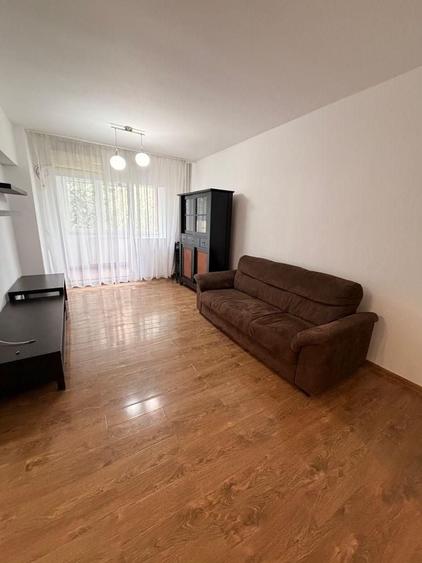 Apartament cu 2 camere semidecomandat, mobilat în Brâncoveanu