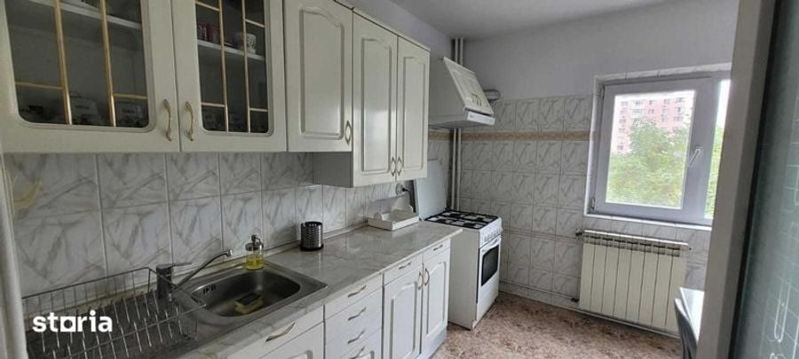 Apartament cu 3 camere decomandat în Rahova