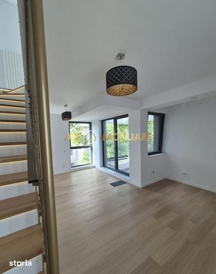 Casă cu 8 camere cu Teren 100 Mp în Tineretului