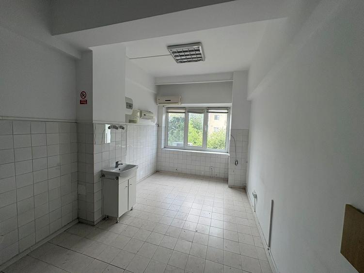 Spațiu comercial, de 17.5 mp, în Central