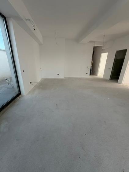 Apartament cu 3 camere decomandat în P-ța Alba Iulia