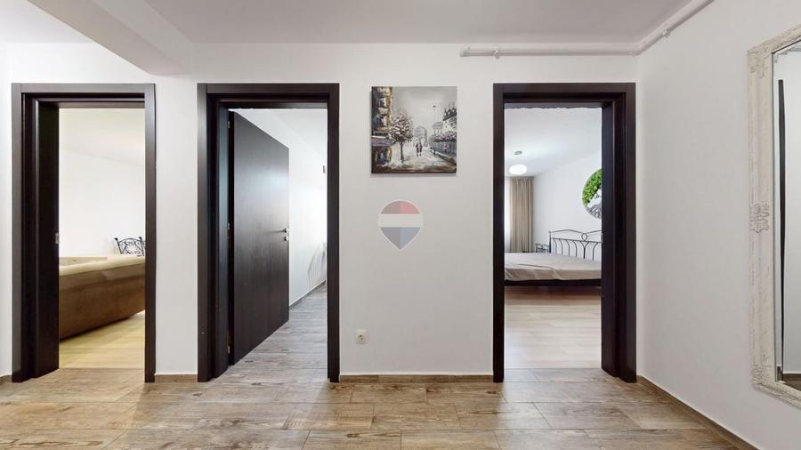 Apartament cu 2 camere decomandat în Tractorul