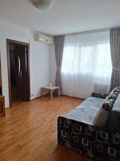 Apartament cu 2 camere semidecomandat în Mihai Bravu