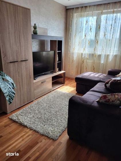Apartament cu 3 camere semidecomandat în Central