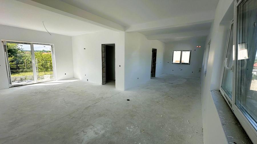 Casă cu 4 camere cu Teren 300 Mp în Șura Mică