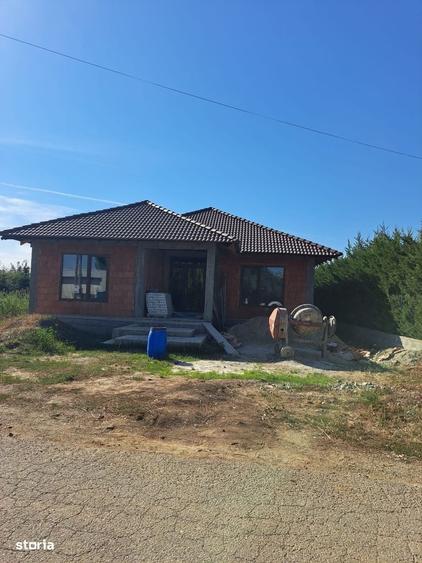Casă cu 2 camere cu Teren 415 Mp în Oncea