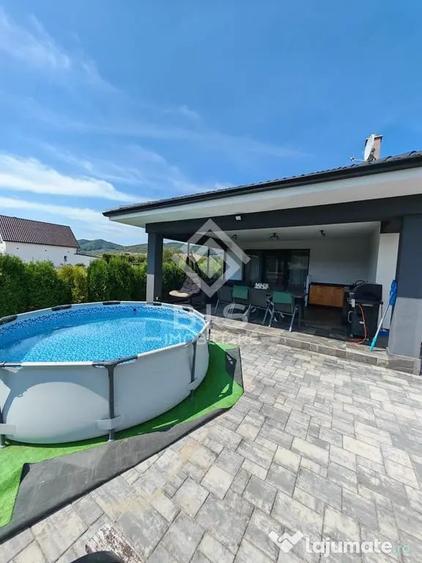 Casă cu 4 camere cu Teren 2700 Mp în Viișoara