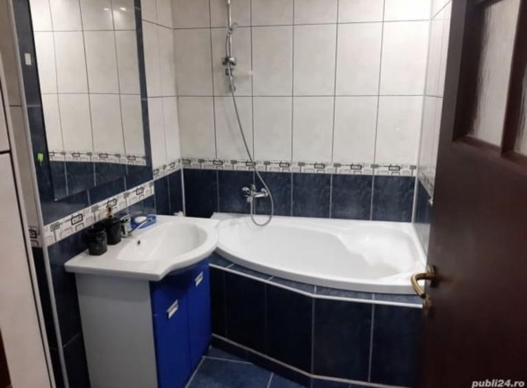 Apartament cu 3 camere decomandat în Lacu