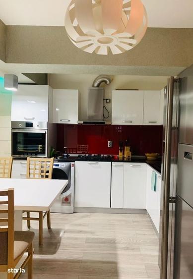 Apartament cu 3 camere decomandat în Central — fotografia 1