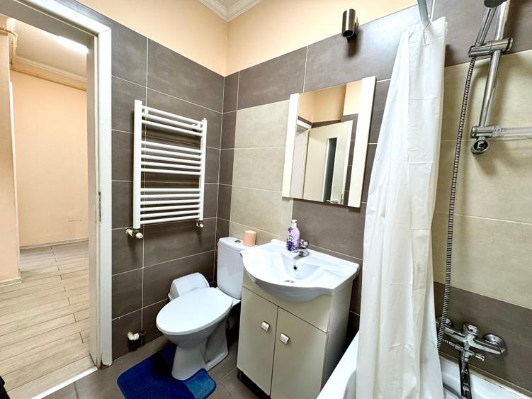 Apartament cu 2 camere semidecomandat, mobilat în Central