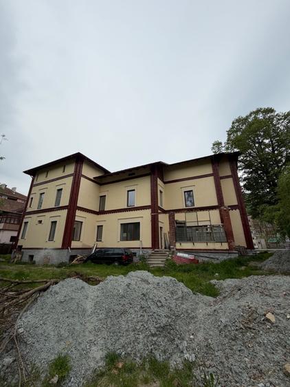 Casă cu 4 camere în Topleț