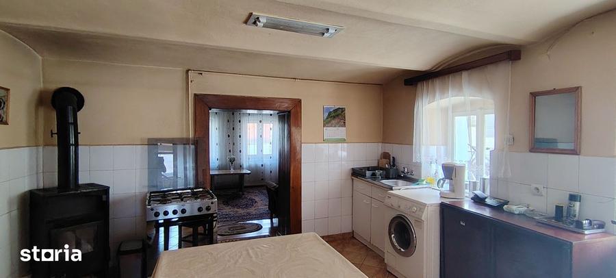 De vanzare o proprietate cu 2 corpuri de cladire ?i teren, in Agnita - 2