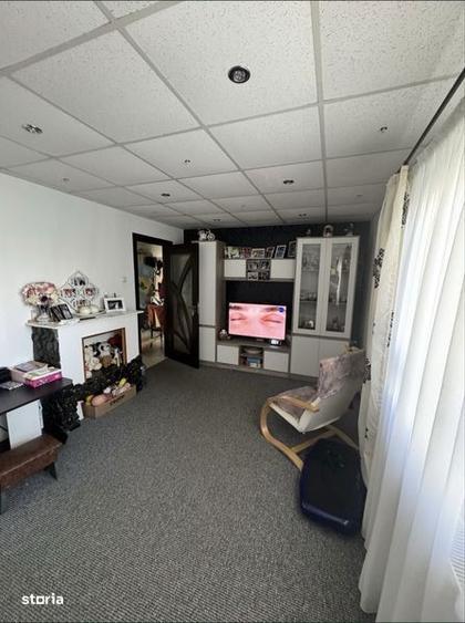 Apartament cu 3 camere decomandat în Vitrometan
