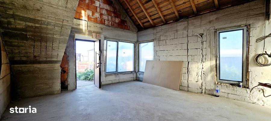 Casă cu 5 camere cu Teren 300 Mp în Vidra