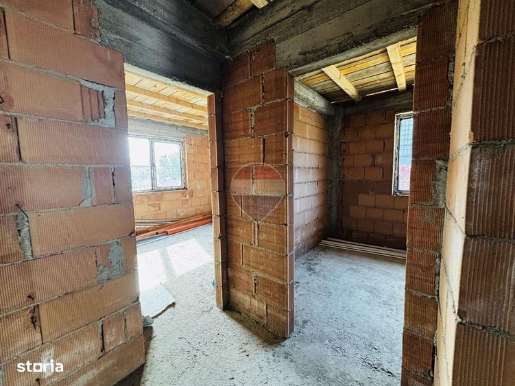 Casă cu 3 camere în Domnești