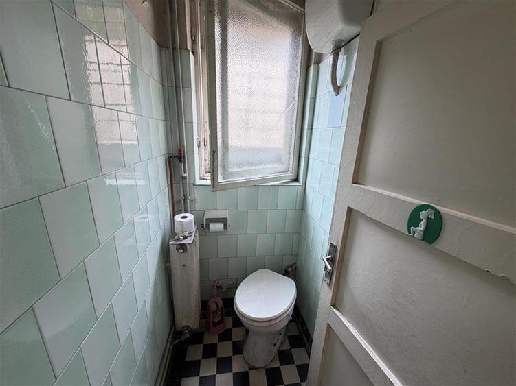 Casă individuală cu 4 camere cu Canalizare în Centrul Civic