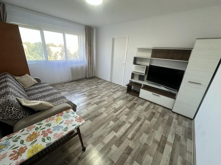 Apartament cu 2 camere decomandat în Vest