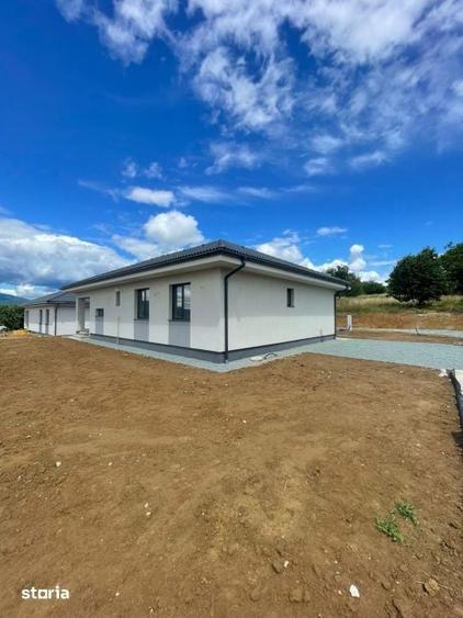 Casă cu 5 camere cu Teren 530 Mp în Groși