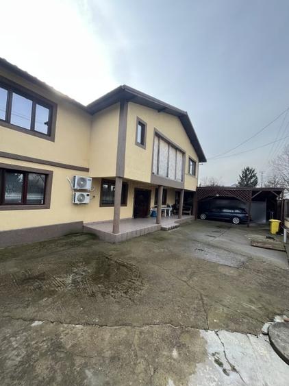 Casă individuală cu 7 camere cu Canalizare în Bereasca