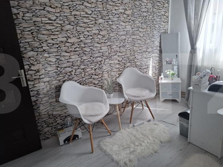 Apartament cu 3 camere semidecomandat, mobilat în Spitalul Județean