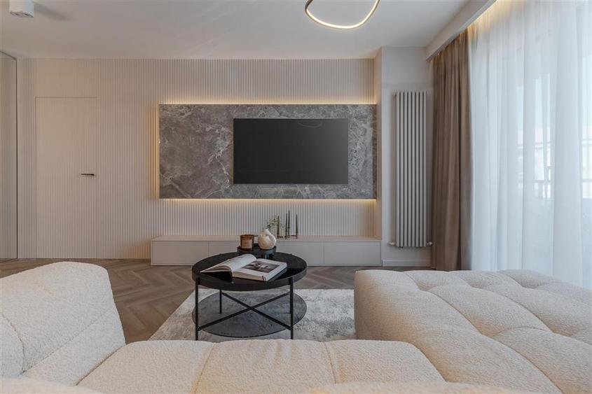 Apartament cu 4 camere decomandat, mobilat în Nufărul