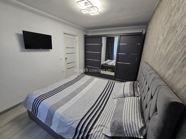 Apartament cu 3 camere semidecomandat, mobilat în Cina