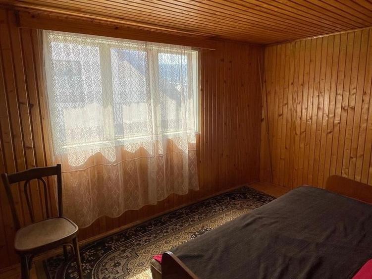 Casă individuală cu 5 camere cu Teren 1045 Mp în Central