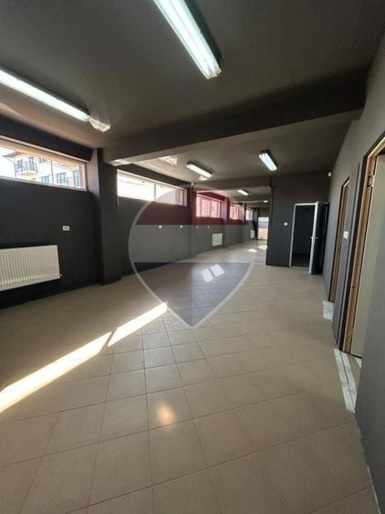 Spațiu comercial, de 117.12999725342 mp, în Ipotești