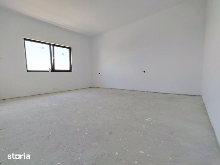 Casă cu 5 camere cu Teren 200 Mp în Lumina