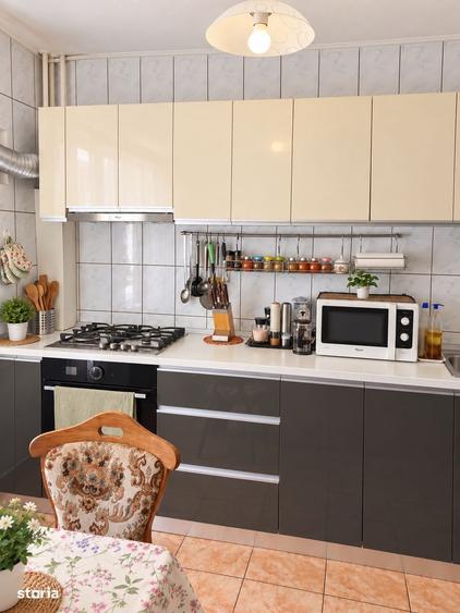 Apartament cu 3 camere decomandat în Nerva Traian