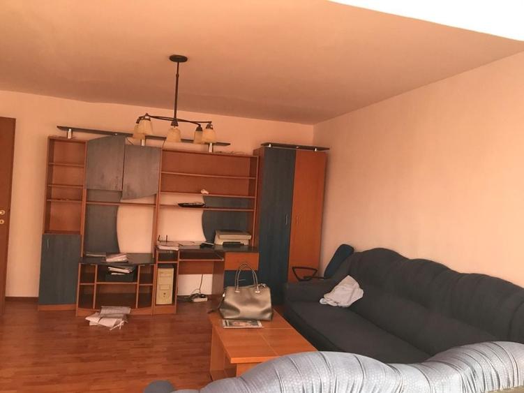 Apartament cu 2 camere decomandat în Steaua