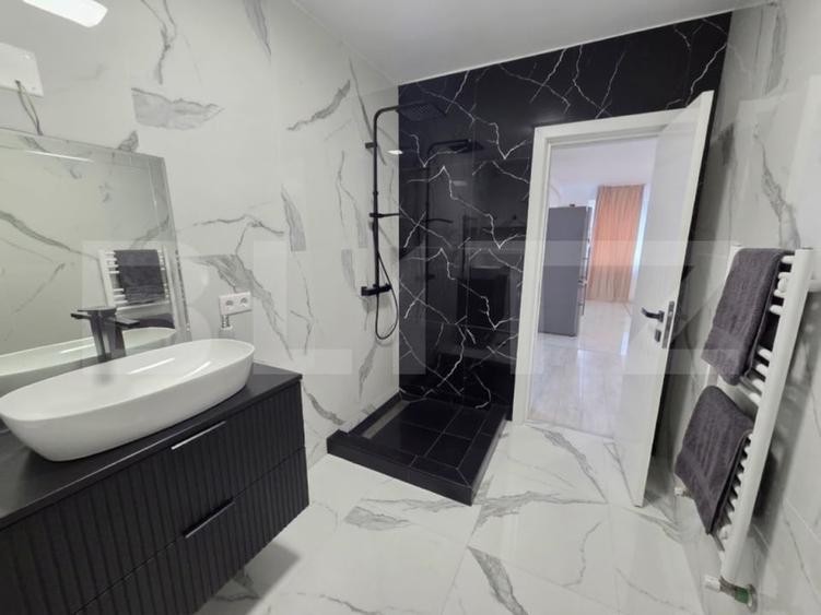 Apartament cu 3 camere decomandat, mobilat în Florești