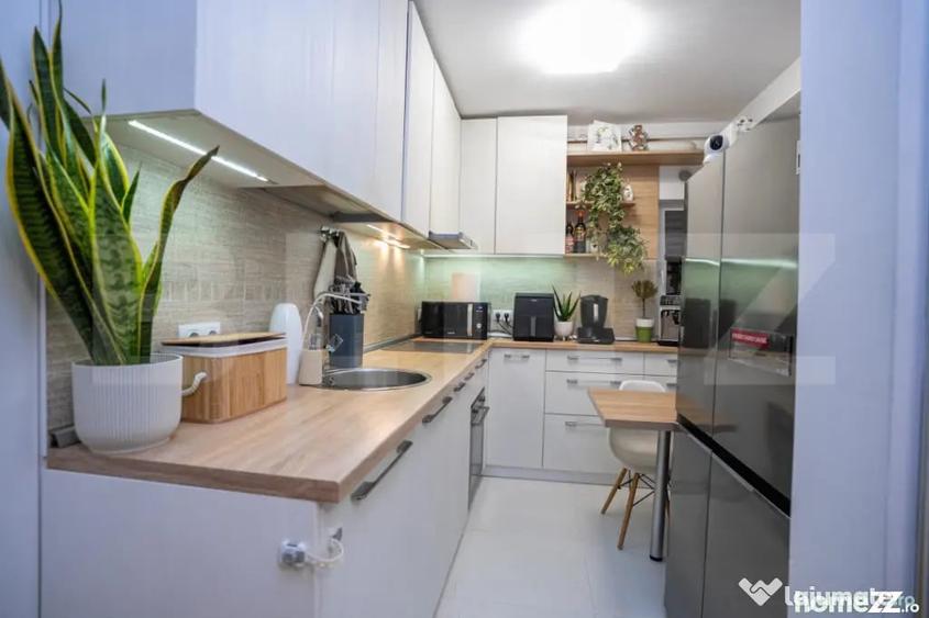Apartament cu 4 camere decomandat în Central