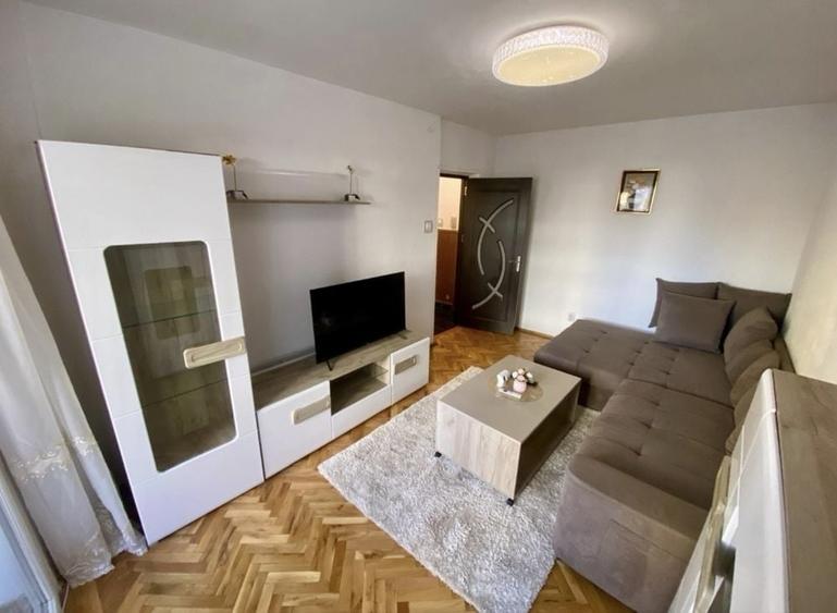 Apartament cu 2 camere decomandat în Exterior Vest