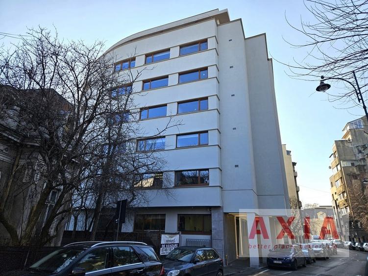 Birou, de 308 mp, în Universitate