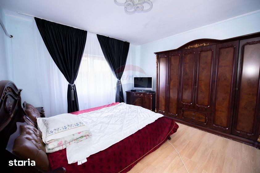 Casă cu 7 camere cu Teren 466 Mp în Central