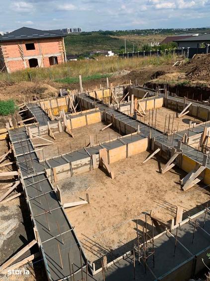 Casă cu 3 camere cu Teren 400 Mp în Păcurari