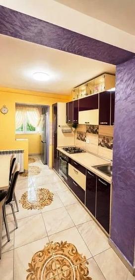 Apartament cu 3 camere decomandat în Obor