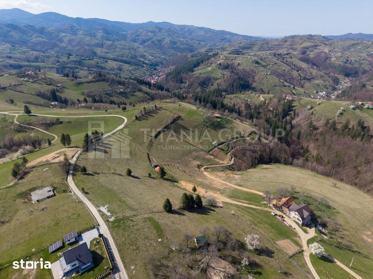 Teren de 3791 mp, în Moieciu