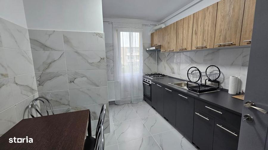 Apartament cu 4 camere în Tractorul